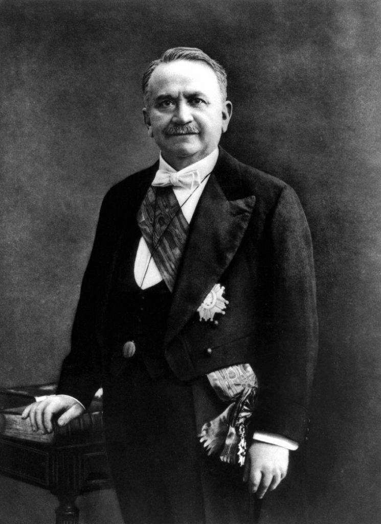 Portrait officiel de Gaston Doumergue en tenue de président de la République
