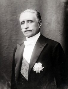 Portrait de Paul Deschanel en tenue officielle