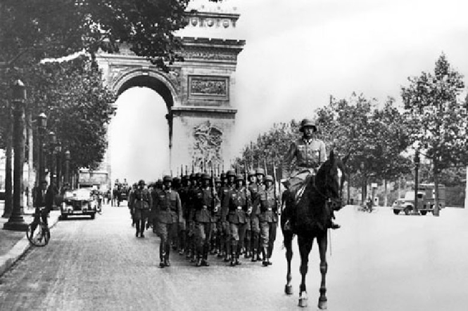 Entrée des troupes allemandes dans Paris le 14 juin 1940